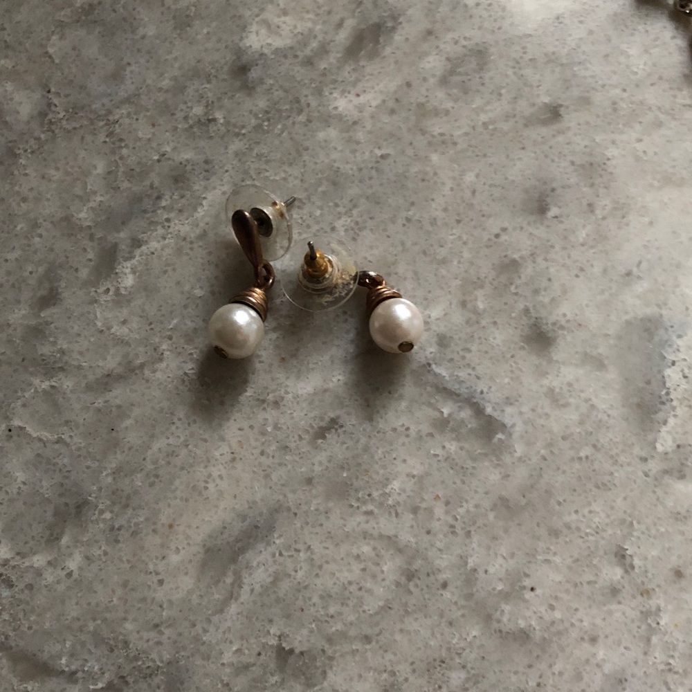 Classic Pearl Drop Earrings - Gold Tone vintage